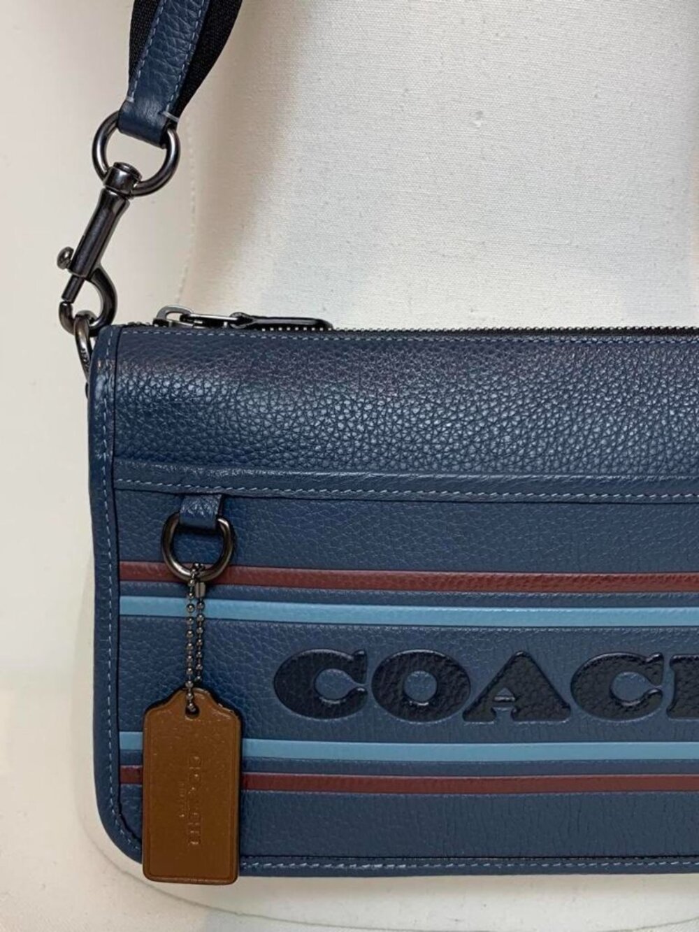 Blue pebble leather Coach - Picture 3 of 8